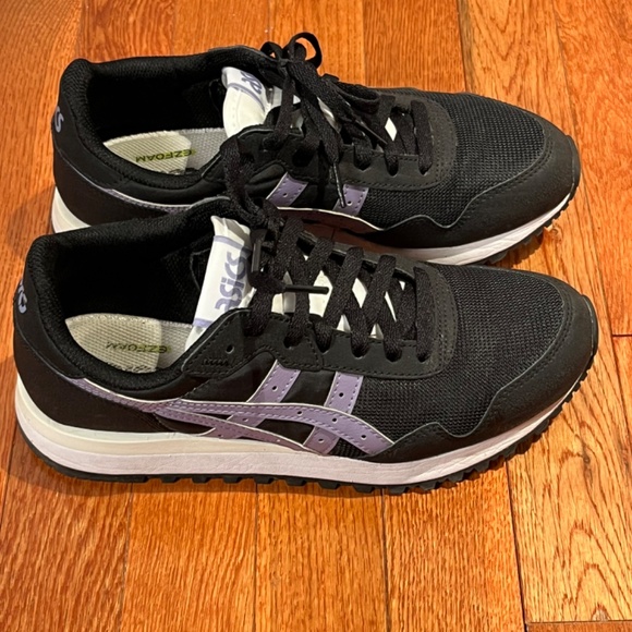 ASICS Women's Tiger Runner II Sportstyle Sneakers Size 7.5 - Picture 2 of 5